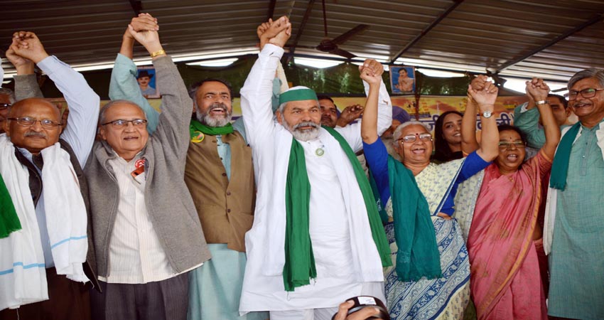 पुराने रंग में रंगा दिखा गाजीपुर बॉर्डर, बड़ी संख्या में पहुंचे किसान पुराने रंग में रंगा दिखा गाजीपुर बॉर्डर, बड़ी संख्या में पहुंचे किसान